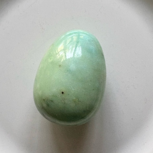 None Other - Vintage alabaster egg- minty green